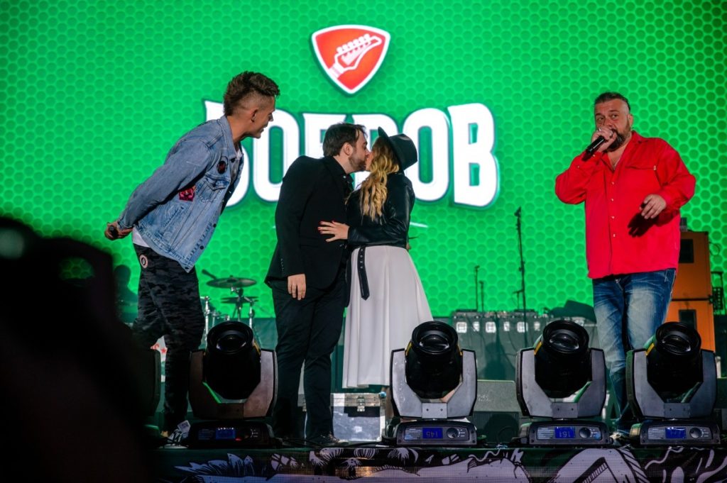 «Рок за Бобров»: 12 часов музыки, самое массовое фестивальное «Горько!» и 50 тысяч зрителей